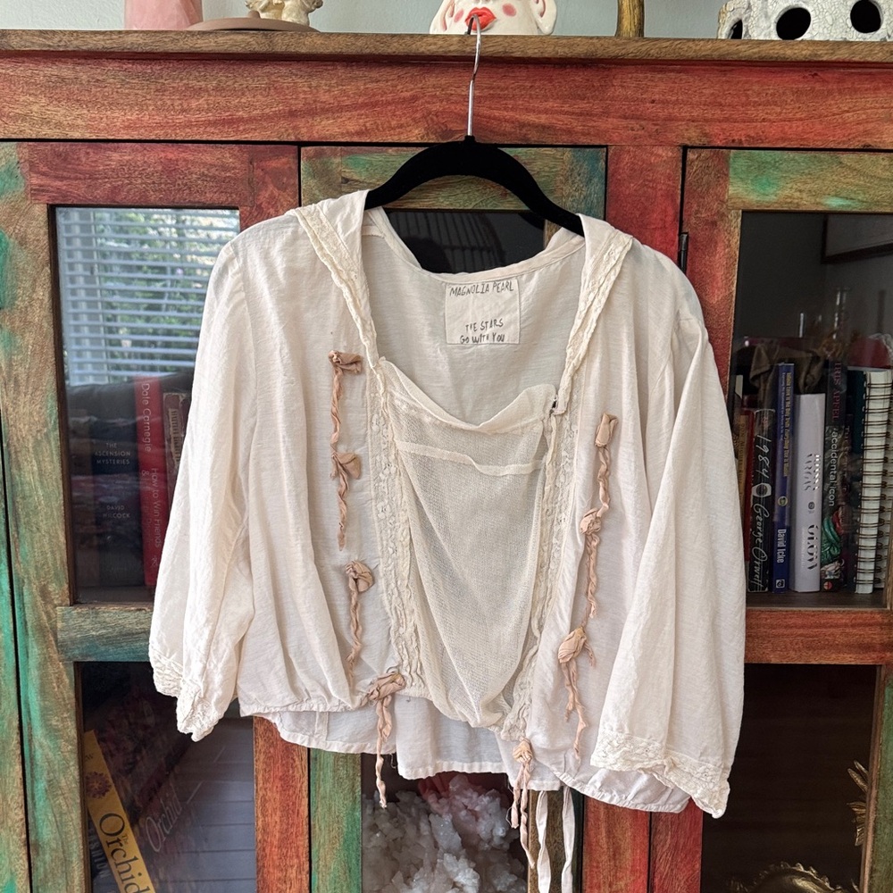 Rare Magnolia Pearl Salior crop blouse